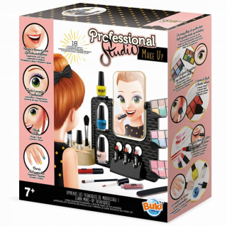 Bukový súbor dievčat z kozmetiky v make -up
