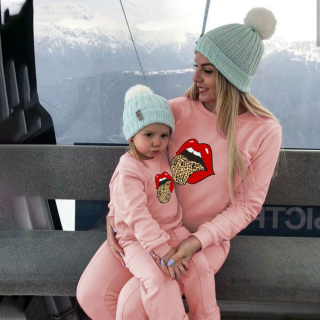 Veľký jazyk a ústa tlačené mikina matky a