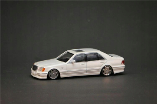 Pouličná zbraň pred objednaním 1:64 W140 Diecast M