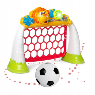 Chicco uniká futbalovej bráne hrajúca futbal