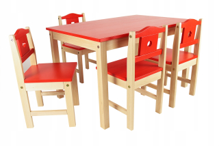 Drevená veľká tabuľka 90x60 a 4 stoličky. Detský