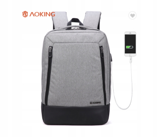 Veľký batoh s ľahkou nabíjačkou USB na hit notebooku