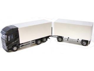 Emek Volvo FH s výťahom a čiernym prívesom