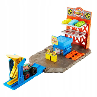 Hot Wheels Monster Trucks DeMolka na stanici HFB12