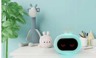 Silikónová lampa Innogio s hodinami Gio Rabbit Clock