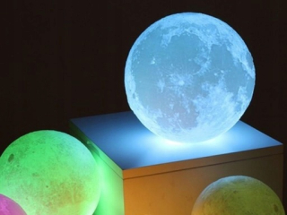 Nočná lampa pre dieťa Mesiac 16 farieb 18 cm