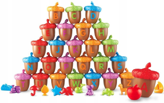 Učenie zdrojov Game Set abecedy Acorns
