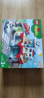 LEGO DUPLO 10948 Parkovanie a starostlivosť o ľudí