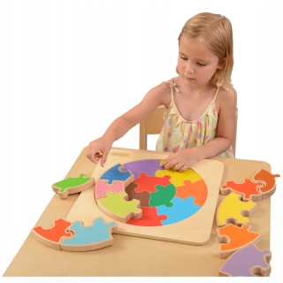 Obrovská puzzle s okrúhlym farebným puzzle