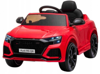 Audi rs q8 červené vozidlo