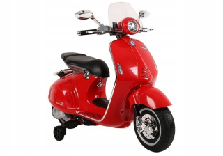 Skúter na červenej batérii Vespa GTS 300