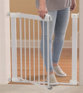 Bezpečnosť 1. plochý krok - kovová bariéra pre schody