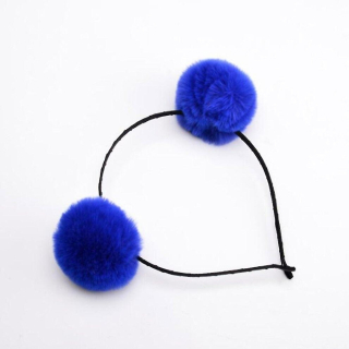 Krásne kapely s kožušinovým pompom pre princeznú