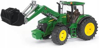 Traktor John Deere s predným nakladaním