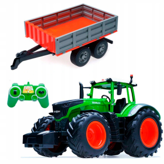 Zelený traktor s diaľkovým ovládaným hitom
