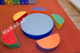 Sada POUFS + okrúhly stôl [výrobca]