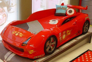 Automobil s posteľou pre deti rýchlosť!